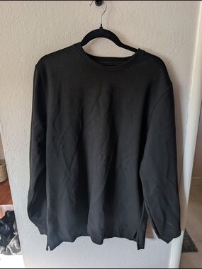 CUTS split hem Classic Black Crewneck Sweatshirt